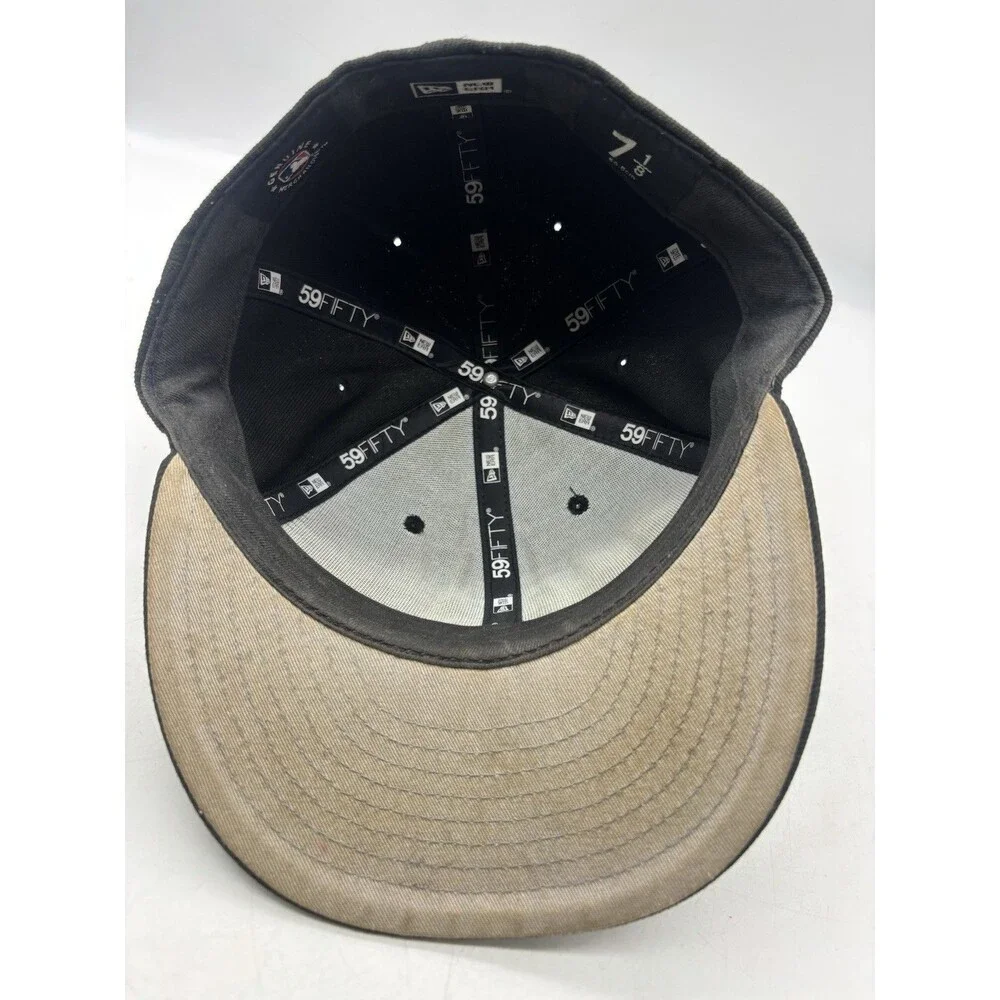 New Era 59FIFTY New York Yankees Hat Fitted 7 1/8 Blackout Cap Grey Undervisor